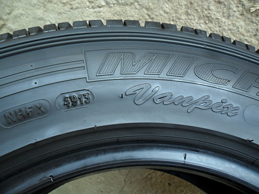 ยางกระบะขอบ15 มิชลิน205-70-R15ลงพื้นปี14 (4เส้น 4,800) ยางกระบะขอบ15 มิชลิน205-70-R15ลงพื้นปี14 (4เส้น 4,800)