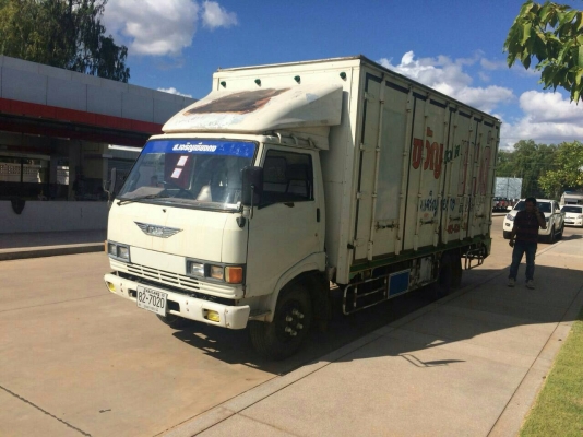 ขายรถบรรทุกหกล้อตู้แห้ง HINO KM779 เครื่อง 117 แรง ปี 33 ตู้แห้ง 10 บานยาว 5.80 เมตร