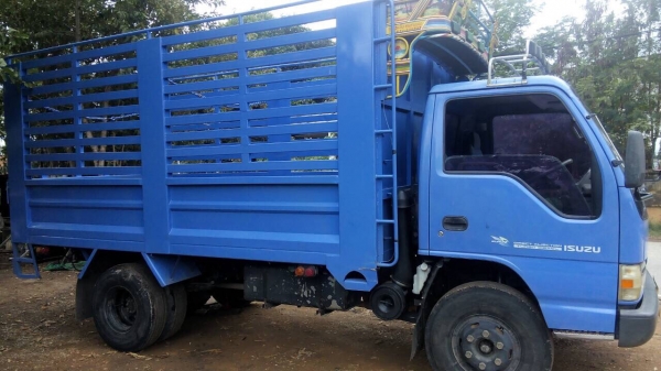 ขายรถสวยสภาพพร้อมใช้งานยาว4เมตร3คัตซีใหญ่ เติมน้ำมันวิ่งได้เลย ขายรถสวยสภาพพร้อมใช้งานยาว4เมตร3คัตซีใหญ่ เติมน้ำมันวิ่งได้เลย