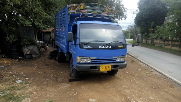 ขายรถสวยสภาพพร้อมใช้งานยาว4เมตร3คัตซีใหญ่ เติมน้ำมันวิ่งได้เลย ขายรถสวยสภาพพร้อมใช้งานยาว4เมตร3คัตซีใหญ่ เติมน้ำมันวิ่งได้เลย