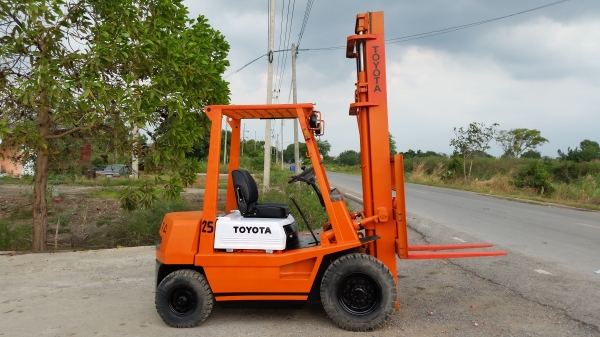 ขายด่วนรถยก TOYOTA 4FGยก2.0ตันเสาสูง4เมตรรถนอกนำเข้ายังไม่เคยใช้งานในเมืองไทยเลย=รุ่นใหม่ขายถูกๆๆ