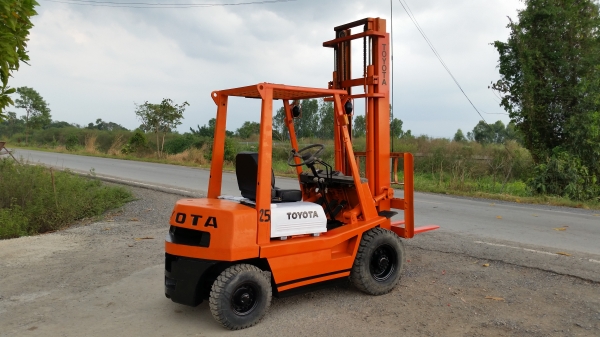 ขายด่วนรถยก TOYOTA 4FGยก2.0ตันเสาสูง4เมตรรถนอกนำเข้ายังไม่เคยใช้งานในเมืองไทยเลย=รุ่นใหม่ขายถูกๆๆ