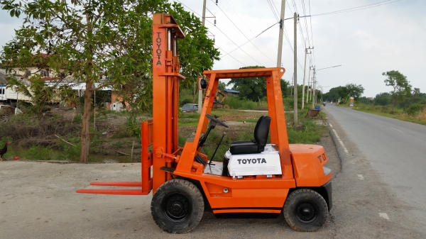 ขายด่วนรถยก TOYOTA 4FGยก2.0ตันเสาสูง4เมตรรถนอกนำเข้ายังไม่เคยใช้งานในเมืองไทยเลย=รุ่นใหม่ขายถูกๆๆ