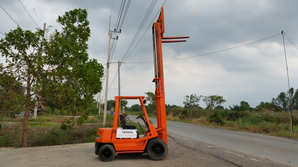 ขายด่วนรถยก TOYOTA 4FGยก2.0ตันเสาสูง4เมตรรถนอกนำเข้ายังไม่เคยใช้งานในเมืองไทยเลย=รุ่นใหม่ขายถูกๆๆ