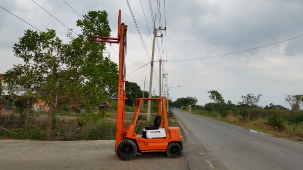 ขายด่วนรถยก TOYOTA 4FGยก2.0ตันเสาสูง4เมตรรถนอกนำเข้ายังไม่เคยใช้งานในเมืองไทยเลย=รุ่นใหม่ขายถูกๆๆ