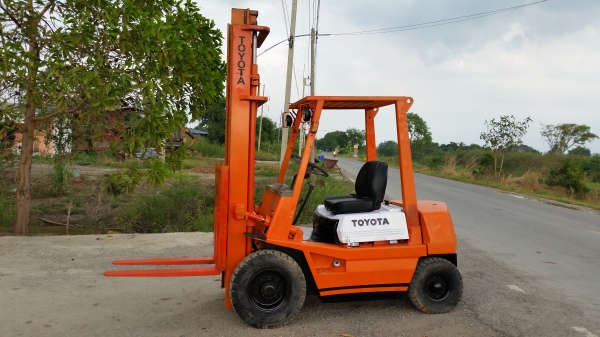 ขายด่วนรถยก TOYOTA 4FGยก2.0ตันเสาสูง4เมตรรถนอกนำเข้ายังไม่เคยใช้งานในเมืองไทยเลย=รุ่นใหม่ขายถูกๆๆ