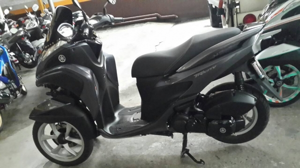 Yamaha Tricity 125 สีเทา ปี 57 สภาพสวยมากๆ วิ่งน้อย เล่มทะเบียนพร้อมโอน
