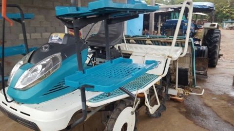 ขายรถปลูกข้าวนั่งขับ 6 แถว