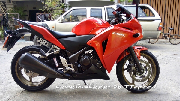 ขาย CBR 250 รุ่น abs จดปี 56 ไมล์แท้วิ่งแค่ 9800 โล