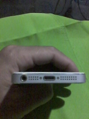 ขาย iphone5สีขาว 64Gสวยไร้รอยอุปกรณ์แท้ครบกล่อง ลด86000บาท