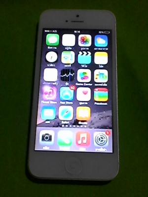 ขาย iphone5สีขาว 64Gสวยไร้รอยอุปกรณ์แท้ครบกล่อง ลด86000บาท