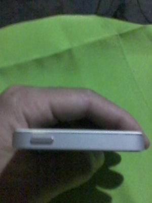 ขาย iphone5สีขาว 64Gสวยไร้รอยอุปกรณ์แท้ครบกล่อง ลด86000บาท