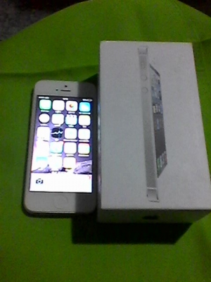 ขาย iphone5สีขาว 64Gสวยไร้รอยอุปกรณ์แท้ครบกล่อง ลด86000บาท