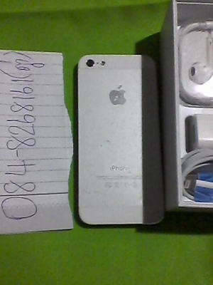 ขาย iphone5สีขาว 64Gสวยไร้รอยอุปกรณ์แท้ครบกล่อง ลด86000บาท