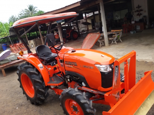 ปัญญาแทรคเตอร์..จัดมาให้ครับ ด่วน!!!คูโบต้า L3608  พร้อมใบมีดคานล่างFD163 พร้อมผาน6&times;22 จัดส่ง อ.คลองขลุง จ.กำแพงเพชร