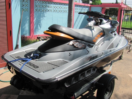 ขาย Seadoo 255แรงม้า RXP 130ชั่วโมง ปี2009 เรือสวยพร้อมใช้           พร้อมเทเลอร์นอกอย่างดี อัพคลิปให้แล้วครับ21/12/58