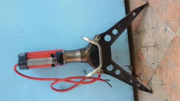 คีบถ่าง ไฟ12V. คีบถ่าง ไฟ12V.