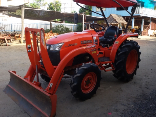 ปัญญาแทรคเตอร์..จัดมาให้ครับ ด่วน!!!คูโบต้า L3608 พร้อมใบมีดคานบน พร้อมผาน6&times;22 เล่มทะเบียนพร้อม จัดส่ง อ.เก้าเลี้ยว จ.นครสวรรค์