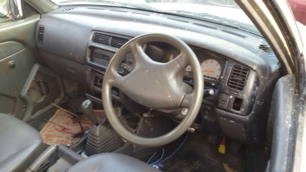 ซากสตาร์ด้า เครื่อง2500 ปี03 เเยกขายทุกอย่างสนใจสอบถามได้มีหลายรุ่นเก๋งเเละกระบะ รับซื้อรถอุบัตเหตุทุกสภาพ