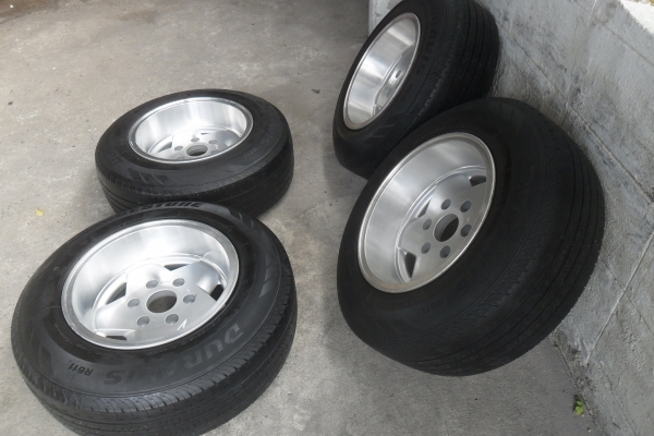 ล้อแม็ก 15นิ้ว6รู กว้าง8.5นิ้ว พร้อมยาง สวยๆ 4 ล้อ ราคา 6900 บาท