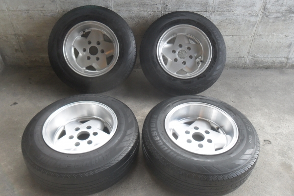 ล้อแม็ก 15นิ้ว6รู กว้าง8.5นิ้ว พร้อมยาง สวยๆ 4 ล้อ ราคา 6900 บาท