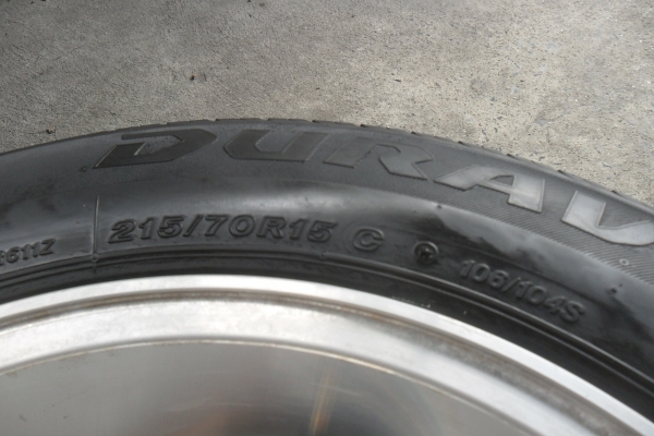 ล้อแม็ก 15นิ้ว6รู กว้าง8.5นิ้ว พร้อมยาง สวยๆ 4 ล้อ ราคา 6900 บาท