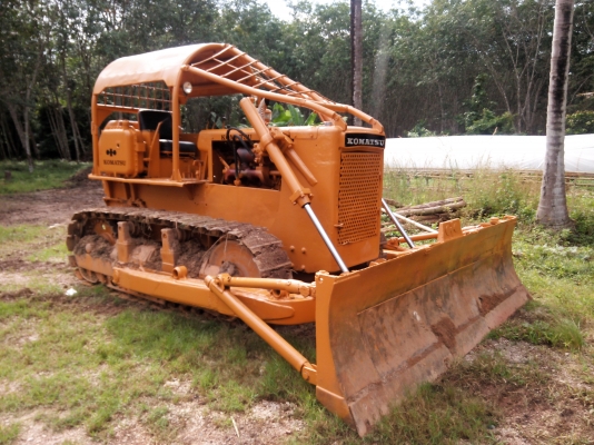 ขายรถแทรคเตอร์ KOMATSU D50A-15 ห้องเลี้ยวแห้ง ราคา 370000