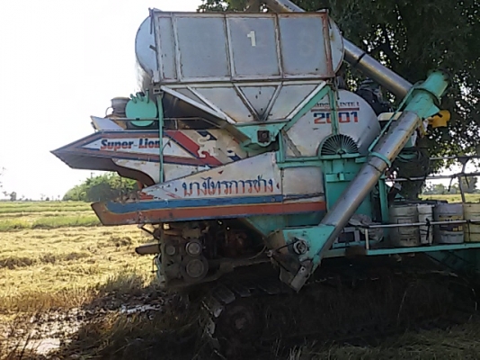 ขายรถเกี่ยวบางไทร เครื่อง เจ215 ตัวเดิน12ปั๊ม22