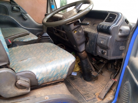 ขายด่วน รถหกล้อ  isuzu nkr 130 ปี 44 สภาพดี พร้อมใช้งาน