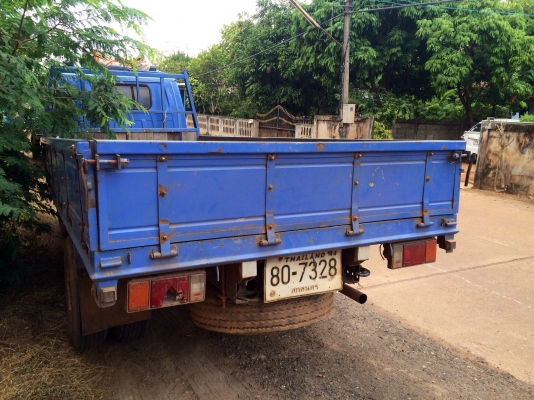 ขายด่วน รถหกล้อ  isuzu nkr 130 ปี 44 สภาพดี พร้อมใช้งาน