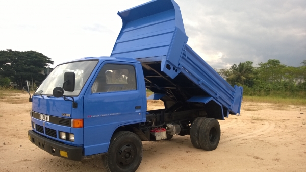 ขายถูก 6 ล้อดั้มพ์  ISUZU NPR59G  รถพร้อมใช้เอกสารพร้อมโอน 081-1841924