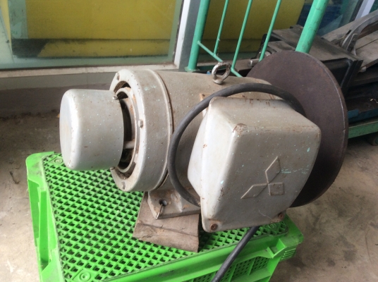 มอเตอร์มิตซูบิชิพร้อมจานขัดผ้าทราย