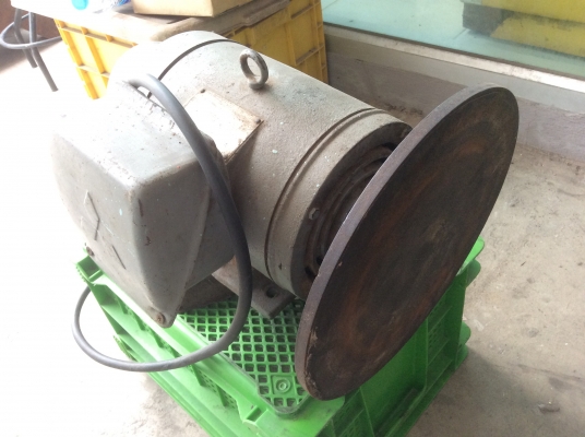 มอเตอร์มิตซูบิชิพร้อมจานขัดผ้าทราย