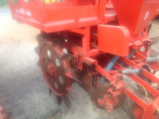 หางปลูกอ้อย ร่องคู่ระยะ 40 เซ็น สภาพดีใช้งานน้อย กลกิจบ้านโป่ง