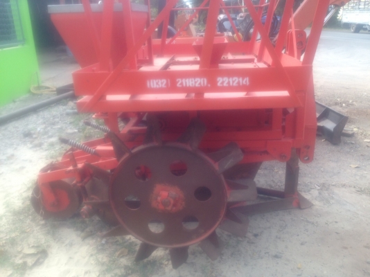 หางปลูกอ้อย ร่องคู่ระยะ 40 เซ็น สภาพดีใช้งานน้อย กลกิจบ้านโป่ง