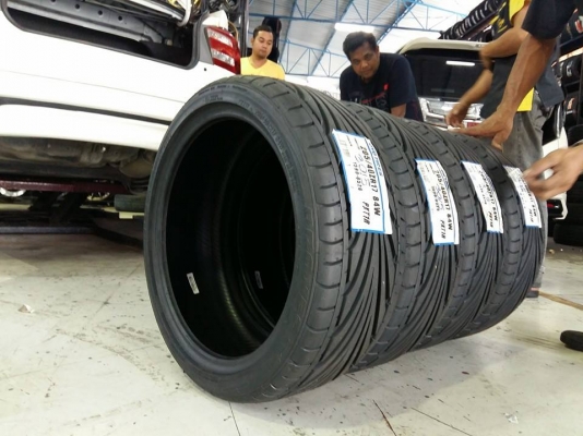 TOYO T1R 205/40R17 ปี15 เส้นละ 4,100 บาท