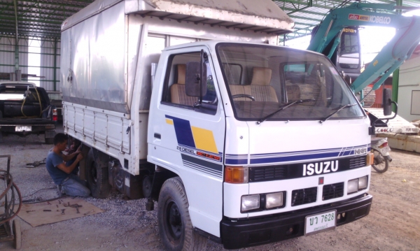 ขาย 4 ล้อ เครื่อง 88 แรงม้า มีหลังคา