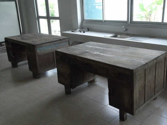 ขายเหมาโต๊ะบัญชีไม้สัก 2 ตัว