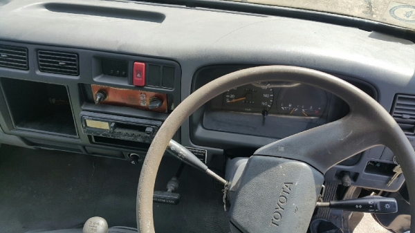 6ล้อ บรรทุก ยี่ห้อ toyota DYNA กระบะยาว 4.20 เมตร พวงมาลัยพาว์เว่อร์