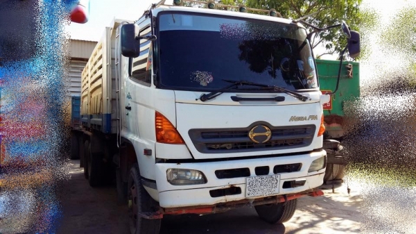 ขายรถสิบล้อ HINO FM2P 320แรง ปี50  ดั้มสามมิตร สนใจรีบๆๆด่วนๆนะครับ