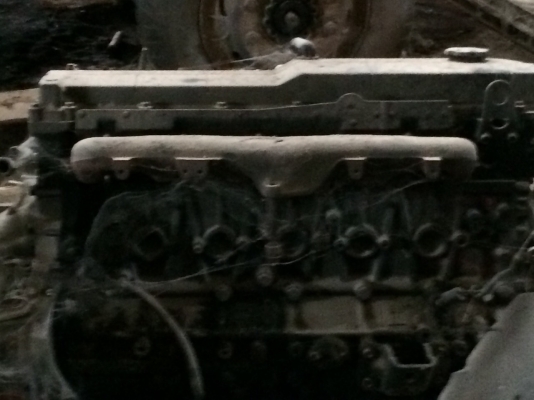 เครื่องเก่าตามสภาพ 195แรง อีซูซุ 6HE1มี2เครื่อง...เครื่องไม่ดี หลวม มีเอกสารคลุมเครื่อง...