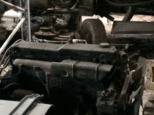 เครื่องเก่าตามสภาพ 195แรง อีซูซุ 6HE1มี2เครื่อง...เครื่องไม่ดี หลวม มีเอกสารคลุมเครื่อง...