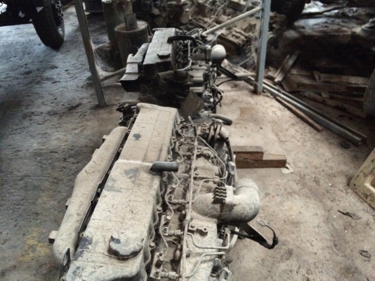 เครื่องเก่าตามสภาพ 195แรง อีซูซุ 6HE1มี2เครื่อง...เครื่องไม่ดี หลวม มีเอกสารคลุมเครื่อง...