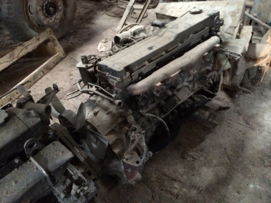 เครื่องเก่าตามสภาพ 195แรง อีซูซุ 6HE1มี2เครื่อง...เครื่องไม่ดี หลวม มีเอกสารคลุมเครื่อง...