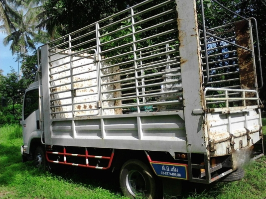 รถอีซูซุ 6 ล้อดั้ม FRR 190 แรงม้า  ปี 55.  ( รถวิ่ง 2xx,xxx กม. )     สนใจติดต่อ  081 - 6079515