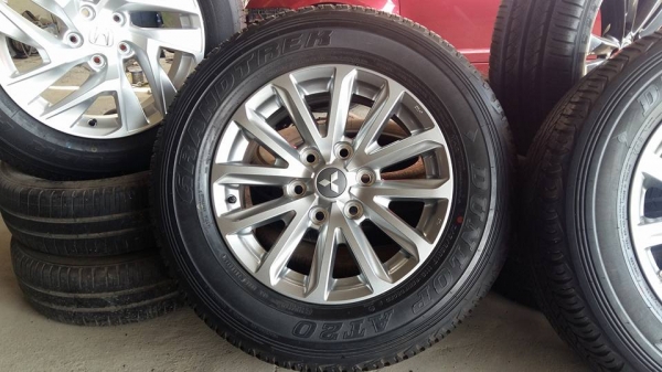 ขายล้อแม็กป้ายแดง mitsubishi new triton plus 17"ยางปี15 สนใจติดต่อ ตาเล็ก ล้อและยาง 081-3747940