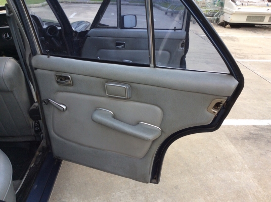 ขายรถเบส์คลาสสิคตาตั้ง /8 200 ปี1968 เครื่องเดิม 2.0 เกียร์ธรรมดา ติดแก๊สLPG ภายในเบาะหนังสวยๆแอร์หนาว ระบบไมล์เดิมๆใช้ได้หมด ภายนอกเดิมๆคิ้วเดิมครบๆกันชนเดิมๆแม็กเบนส์ฝาครอบล้อมีครบ เครื่องดี ช่วงล่างนิ่ม รถขับได้เลยครับ ใช้งานได้จริง สภาพนี้หายากน่าสะสม