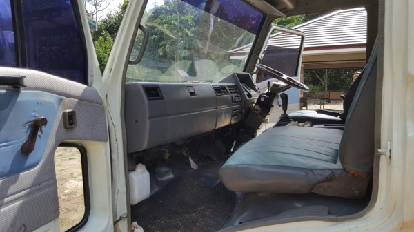 รถฮีโน่ 6 ล้อดั้ม FB2W  120 แรงม้า. ปี 38   สนใจติดต่อ  081 - 6079515