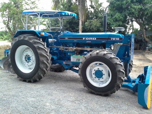 ขายฟอรด์ 7810 คาราโร่ 6 สูบ 115แรงเกียรกลาง ดันหน้าหางสาม เล่มทะเบียน