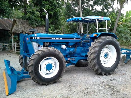 ขายฟอรด์ 7810 คาราโร่ 6 สูบ 115แรงเกียรกลาง ดันหน้าหางสาม เล่มทะเบียน